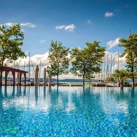 Yacht Club Art A1 アパート バラトンレッレ