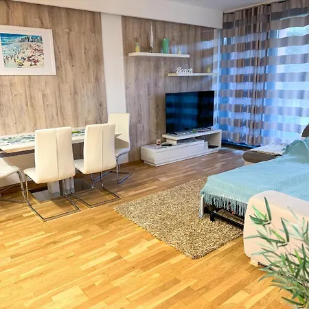 Yacht Club Art A1 Apartment *